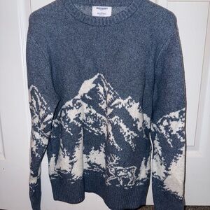 Old Navy Men's Gray and White Mountain Crewneck Sweater